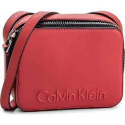 Torebka CALVIN KLEIN - Edge Small Crossbody K60K604004 618. Czerwone listonoszki damskie Calvin Klein, ze skóry ekologicznej. W wyprzedaży za 269,00 zł.