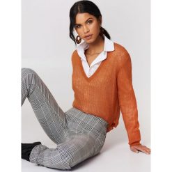 Moves Sweter Nilly - Orange,Copper. Pomarańczowe swetry oversize damskie marki Moves, z dzianiny. W wyprzedaży za 48,59 zł.