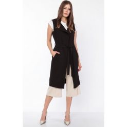 Czarna Długa Kamizelka z Wiązanym Paskiem. Czarne kamizelki damskie Molly.pl, s, w paski, eleganckie, długie, bez kaptura. Za 148,90 zł.
