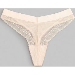 Siateczkowe stringi z koronką -. Stringi damskie Reserved, s, w koronkowe wzory, z koronki. Za 29,99 zł.