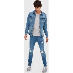 Jeansy męskie: Niebieskie jeansy skinny fit z przetarciami