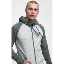 Bluza męska BLM304 - ciemny szary melanż. Szare bluzy męskie marki 4f, m, bez wzorów, z dzianiny, z kapturem, bez rękawów, z kapturem. W wyprzedaży za 99,99 zł.