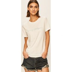 Tommy Hilfiger - T-shirt. Białe bluzki damskie TOMMY HILFIGER, s, z nadrukiem, z bawełny, z okrągłym kołnierzem. Za 139,90 zł.