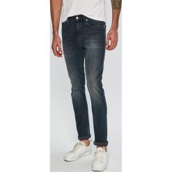 Calvin Klein Jeans - Jeansy. Szare jeansy męskie Calvin Klein Jeans, bez wzorów. W wyprzedaży za 349,90 zł.