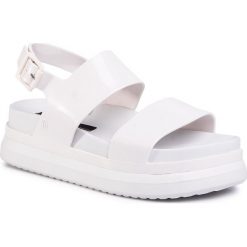 Sandały MELISSA - Cosmic Sandal II Ad 32360 White 50596. Białe klapki damskie Melissa, bez wzorów, z tworzywa sztucznego, bez obcasa. Za 389,00 zł.