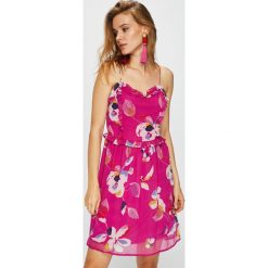 Vero Moda - Sukienka. Niebieskie sukienki damskie rozkloszowane marki Vero Moda, na co dzień, s, z poliesteru, casualowe, na ramiączkach, mini. W wyprzedaży za 59,90 zł.