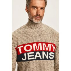 Tommy Jeans - Sweter. Szare swetry męskie Tommy Jeans, s, z aplikacjami, z wiskozy. Za 579,90 zł.