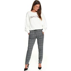 Bluza z bufiastymi rękawami. Białe bluzy damskie Top Secret, na zimę, z napisami, z dzianiny, z krótkim rękawem, krótkie, bez kaptura. W wyprzedaży za 79,99 zł.