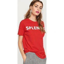 T-shirt z napisem - Czerwony. Czerwone t-shirty męskie marki Reserved, l, z napisami. Za 24,99 zł.