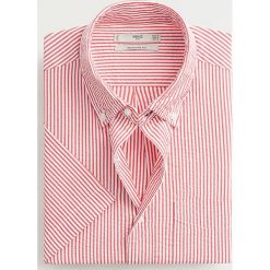 Mango Man - Koszula Sat. Czerwone koszule męskie Mango Man, s, bez wzorów, z bawełny, casualowe, button down, z krótkim rękawem. Za 139,90 zł.