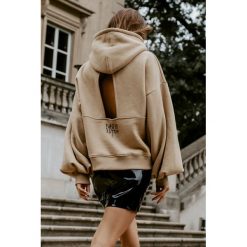 Bluza damska DIDU BEIGE. Brązowe bluzy sportowe damskie Bluza damska DIDU BEIGE, uniwersalny, bez wzorów, bez rękawów, bez kaptura. W wyprzedaży za 79,00 zł.