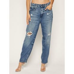 Jeansy Boyfriend Guess Jacqueline W02A53 D3LI2. Niebieskie jeansy damskie Guess. W wyprzedaży za 389,00 zł.