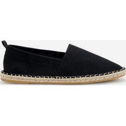Bawełniane espadryle - Czarny. Czarne espadryle męskie Reserved, bez wzorów, z bawełny. W wyprzedaży za 49,99 zł.