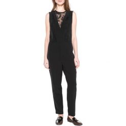 Guess Serenella Kombinezon Czarny. Czarne spodnie damskie Guess, z elastanu. Za 533,95 zł.