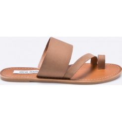 Steve Madden - Klapki Shelby. Brązowe klapki damskie Steve Madden, bez wzorów, ze skóry, bez obcasa, na obcasie. W wyprzedaży za 179,90 zł.