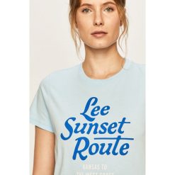 Lee - T-shirt. Niebieskie bluzki damskie Lee, s, z nadrukiem, z bawełny, casualowe, z okrągłym kołnierzem. W wyprzedaży za 99,90 zł.