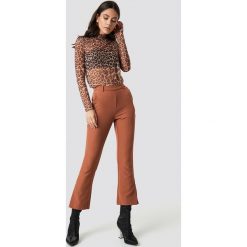 Moves Spodnie Ynne - Brown. Brązowe spodnie z wysokim stanem marki Moves, z podwyższonym stanem. Za 262,95 zł.