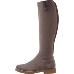 Pier One Kozaki taupe. Szare kowbojki damskie Pier One, z materiału. W wyprzedaży za 335,20 zł.