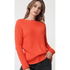 Pomarańczowy Sweter Brunswick. Różowe swetry damskie Born2be, na zimę, długie. Za 99,99 zł.