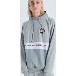 Bluza z kapturem kolekcja Apollo/Soyuz - Jasny szary. Szare bluzy męskie Cropp, s, bez wzorów, z kapturem, bez rękawów, z kapturem. W wyprzedaży za 69,99 zł.