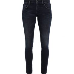 LTB CLARA Jeansy Slim Fit dark blue denim. Niebieskie rurki damskie marki LTB, z elastanu. W wyprzedaży za 269,10 zł.