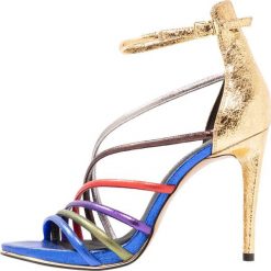 Kenneth Cole New York BARLETTA Sandały na obcasie multicolor. Szare sandały damskie marki Kenneth Cole New York, z materiału, na obcasie. Za 669,00 zł.