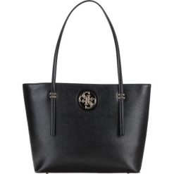 Guess Open Road Torebka Czarny. Czarne torebki klasyczne damskie Guess, z aplikacjami, z poliesteru, bez dodatków. Za 619,95 zł.