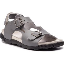 Sandały GEOX - J Sandal Storm A J7242A 000BC C1006 D Grey. Szare klapki damskie Geox, bez wzorów, ze skóry ekologicznej, bez obcasa. W wyprzedaży za 159,00 zł.