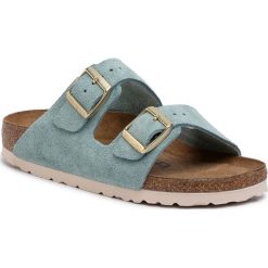 Klapki BIRKENSTOCK - Arizona Bs 1016393 Light Blue. Niebieskie klapki damskie Birkenstock, bez wzorów, ze skóry, bez obcasa. Za 339,00 zł.