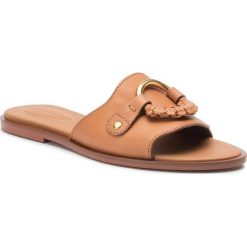 Klapki SEE BY CHLOÉ - SB33050A Natural Calf 518 Cognac. Pomarańczowe klapki damskie See by Chloé, z aplikacjami, ze skóry, bez obcasa. Za 1129,00 zł.