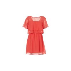 Sukienki krótkie Vero Moda VMDORA. Czerwone sukienki damskie Vero Moda, s, bez wzorów, bez kołnierzyka, z krótkim rękawem, krótkie, mini. Za 103,20 zł.