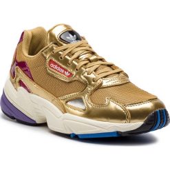 Buty adidas - Falcon W CG6247 Goldmt/Goldmt/Owhite. Żółte buty sportowe damskie Adidas, bez wzorów, ze skóry ekologicznej, sportowe. W wyprzedaży za 269,00 zł.