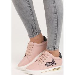 Różowe Buty Sportowe In Love. Czerwone buty sportowe damskie marki Born2be, z materiału. Za 69,99 zł.