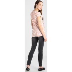 T-shirty damskie: LOVE2WAIT SMALL DOTS EXCITING Tshirt z nadrukiem pink