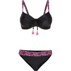 Bikini na fiszbinach "minimizer" (2 części) bonprix czarny. Czarne stroje kąpielowe damskie bonprix, bez wzorów. Za 59,99 zł.