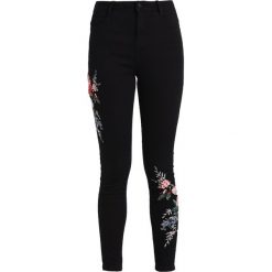 Dorothy Perkins COLOURED EMBROIDED DARCY Jeans Skinny Fit black. Czarne boyfriendy damskie Dorothy Perkins. Za 199,00 zł.