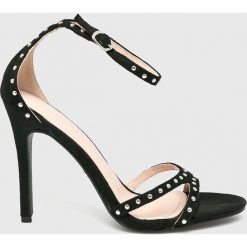 Answear - Sandały Ideal Shoes. Czerwone sandały damskie ANSWEAR, bez wzorów, z materiału, z okrągłym noskiem, bez obcasa, na obcasie, na klamry. W wyprzedaży za 59,90 zł.