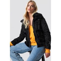 NA-KD Kurtka z imitacji zamszu - Black. Czarne kurtki damskie marki NA-KD, z materiału. Za 364,95 zł.