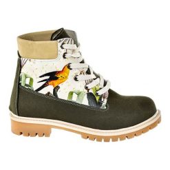 Trapery w kolorze khaki ze wzorem. Brązowe buty trekkingowe damskie Streetfly, na sznurówki. W wyprzedaży za 219,95 zł.