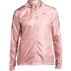 Kurtka do biegania damska SAUCONY PACK- IT RUN JACKET / SAW800252-ER. Kurtki sportowe damskie Saucony, bez wzorów, bez kaptura, do biegania. Za 299,99 zł.