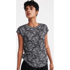 Wzorzysty T-shirt - Wielobarwny. T-shirty damskie Reserved, s, bez wzorów, bez kołnierzyka. Za 39,99 zł.