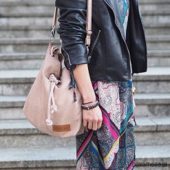 Torba worek boho MC8 - camel. Brązowe torebki klasyczne damskie marki Pakamera, bez wzorów, z bawełny, boho, na ramię, bez dodatków. Za 143,00 zł.