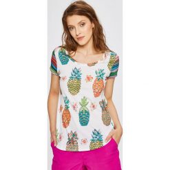 Desigual - Top Camille. Białe topy damskie marki Desigual, s, z bawełny, z okrągłym kołnierzem. W wyprzedaży za 129,90 zł.