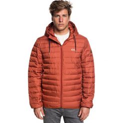 Quiksilver Kurtka Scaly Barn Red EQYJK03418-RQJ0 (rozmiar L). Czerwone kurtki sportowe męskie Quiksilver, m, bez wzorów, bez kaptura, outdoorowe. W wyprzedaży za 226,00 zł.