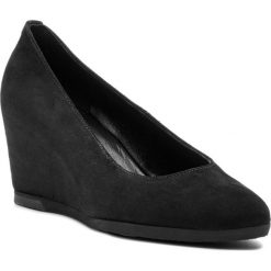 Półbuty HÖGL - 7-105402 Black 0100. Czarne półbuty damskie HÖGL, na co dzień, bez wzorów, ze skóry, bez obcasa, na koturnie, bez zapięcia. W wyprzedaży za 349,00 zł.