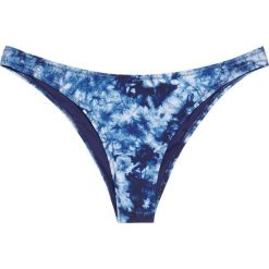Figi od bikini Paradise tie dye. Niebieskie stroje kąpielowe damskie Pull&Bear, bez wzorów. Za 49,90 zł.