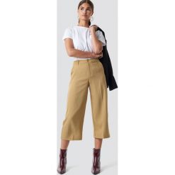 NA-KD Szerokie spodnie - Beige. Brązowe spodnie z wysokim stanem NA-KD. Za 121,95 zł.