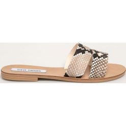 Steve Madden - Klapki skórzane Tamra. Czarne klapki damskie Steve Madden, bez wzorów, ze skóry, bez obcasa, na obcasie. W wyprzedaży za 199,90 zł.