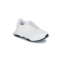 Buty André DRACO. Białe trampki i tenisówki damskie Andre, bez wzorów, bez zapięcia. Za 207,20 zł.