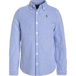 Polo Ralph Lauren STRIPE Koszula harbor island blue/white. Niebieskie koszule chłopięce Polo Ralph Lauren, z bawełny, polo. W wyprzedaży za 255,20 zł.
